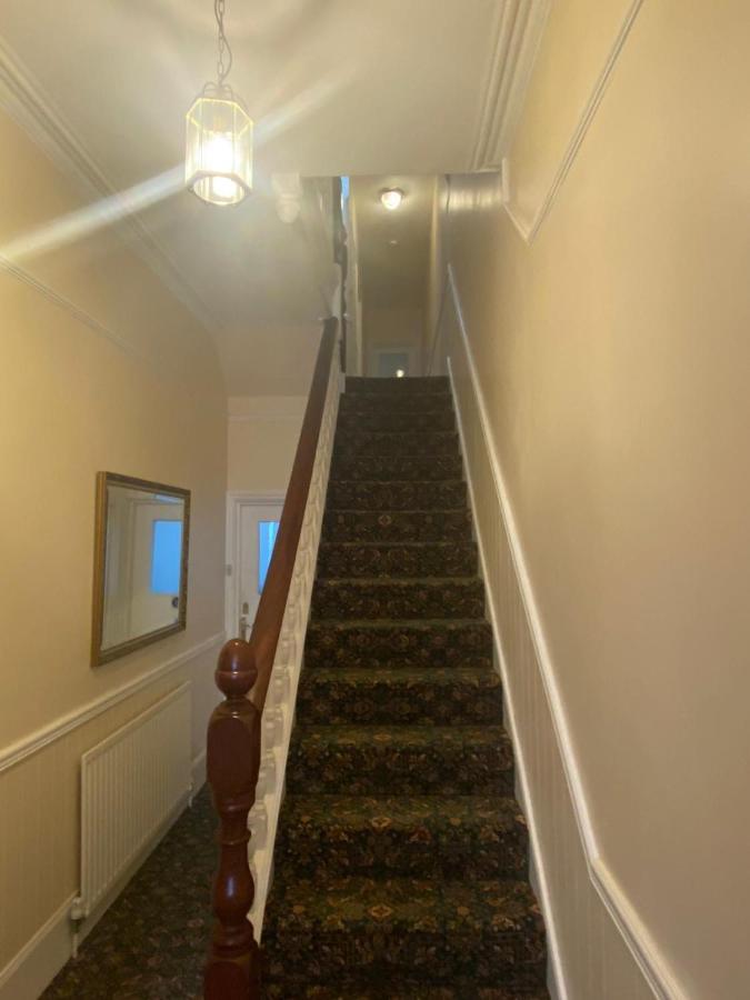 Landguard Lodge Guest House Shipley  エクステリア 写真