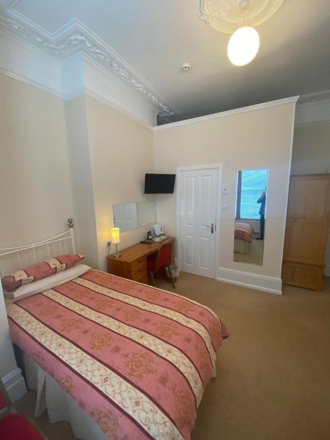 Landguard Lodge Guest House Shipley  エクステリア 写真