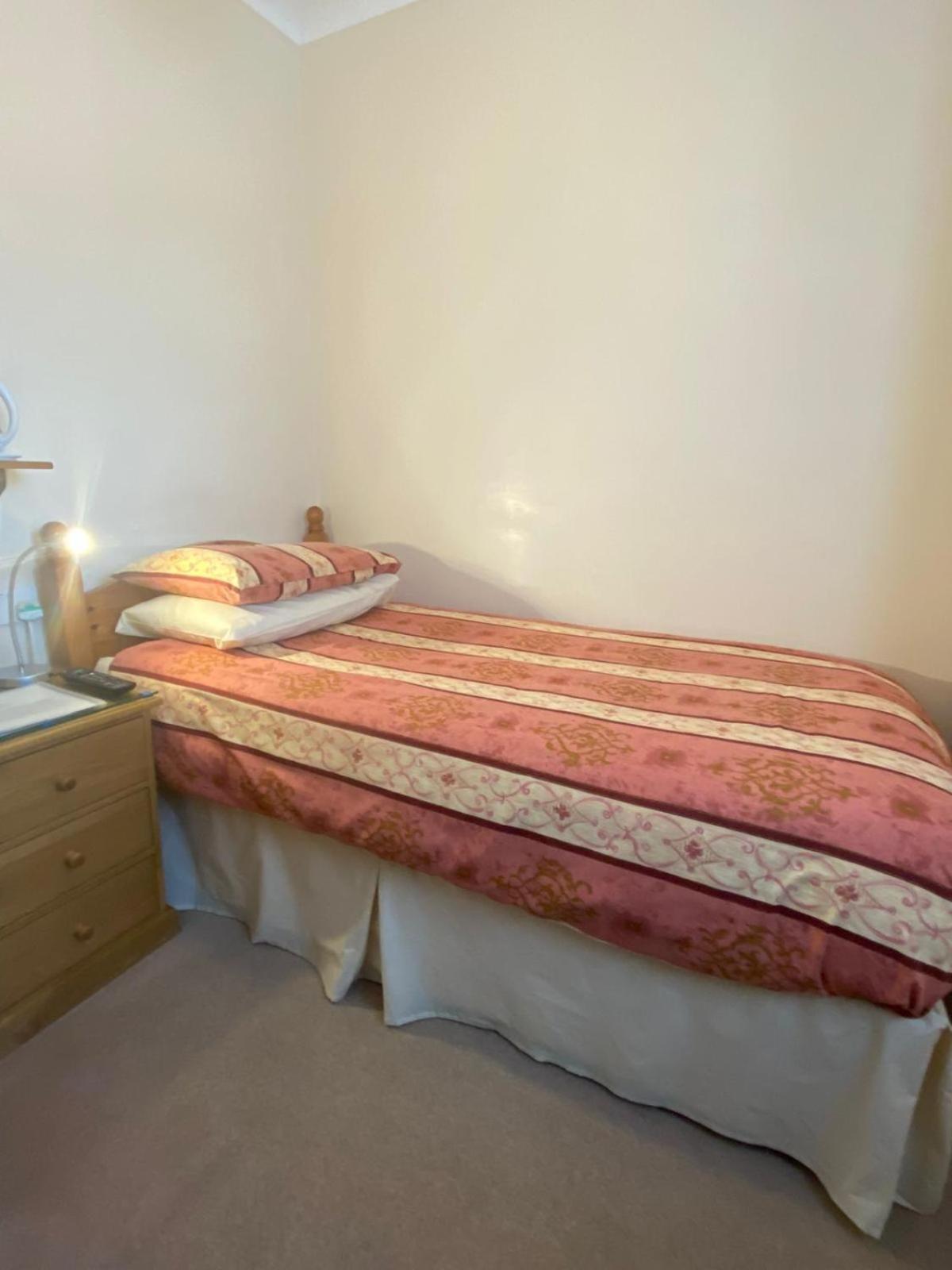 Landguard Lodge Guest House Shipley  部屋 写真
