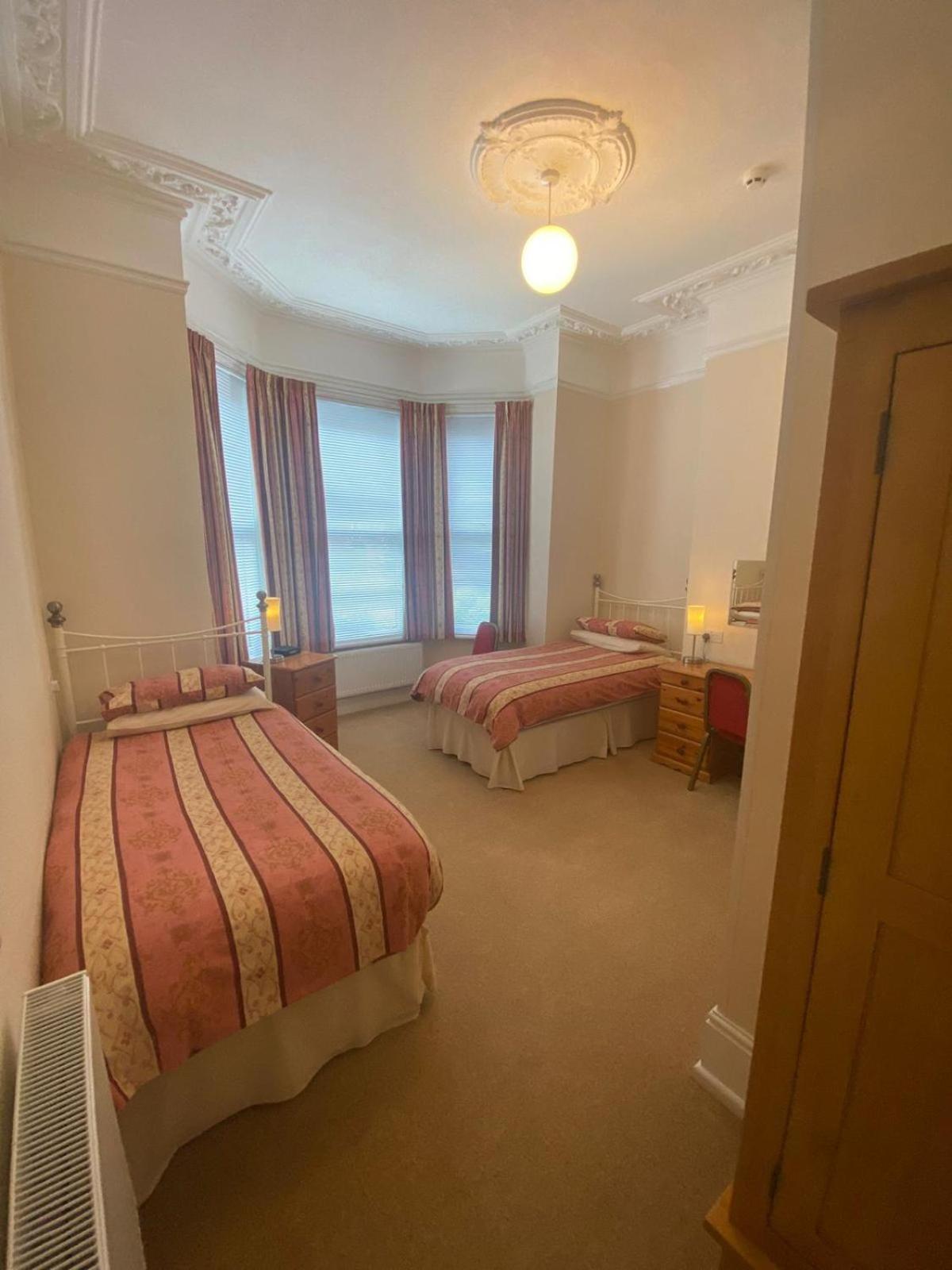 Landguard Lodge Guest House Shipley  部屋 写真