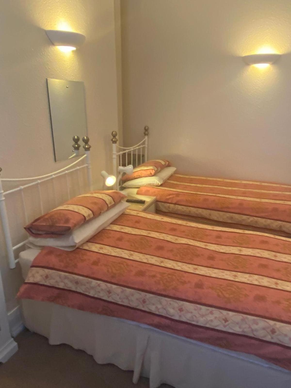 Landguard Lodge Guest House Shipley  部屋 写真