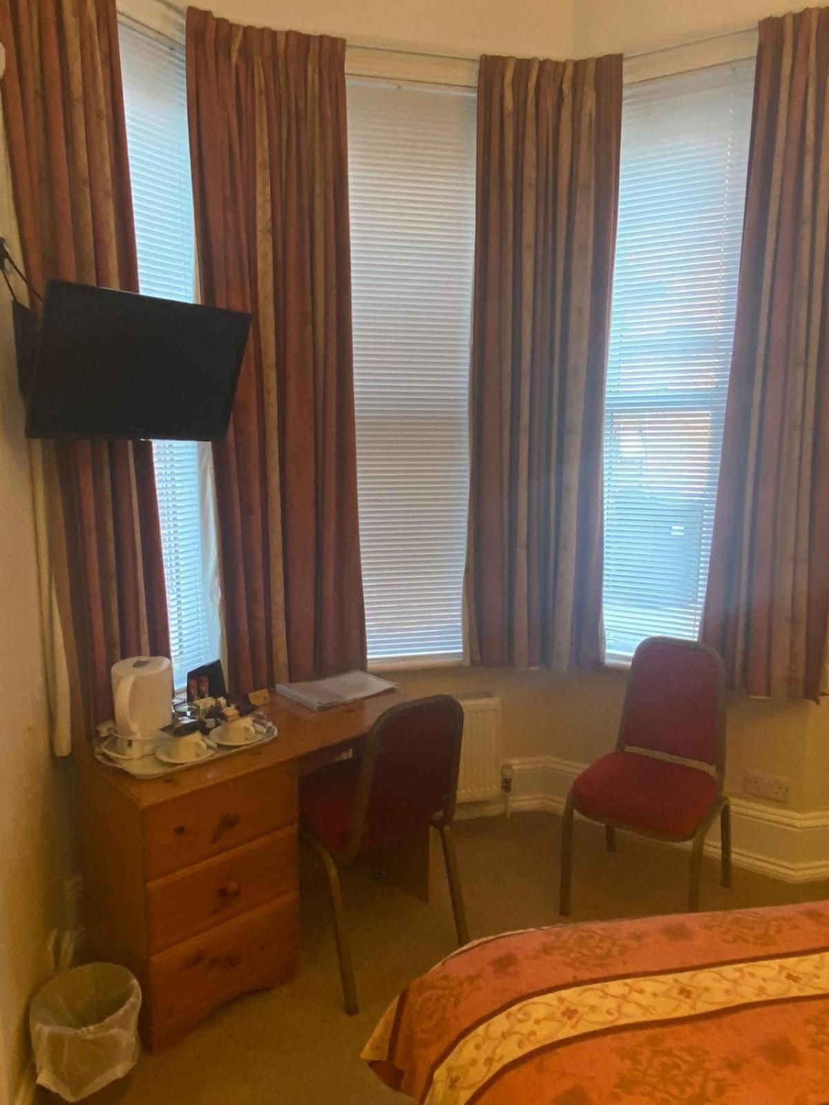 Landguard Lodge Guest House Shipley  部屋 写真