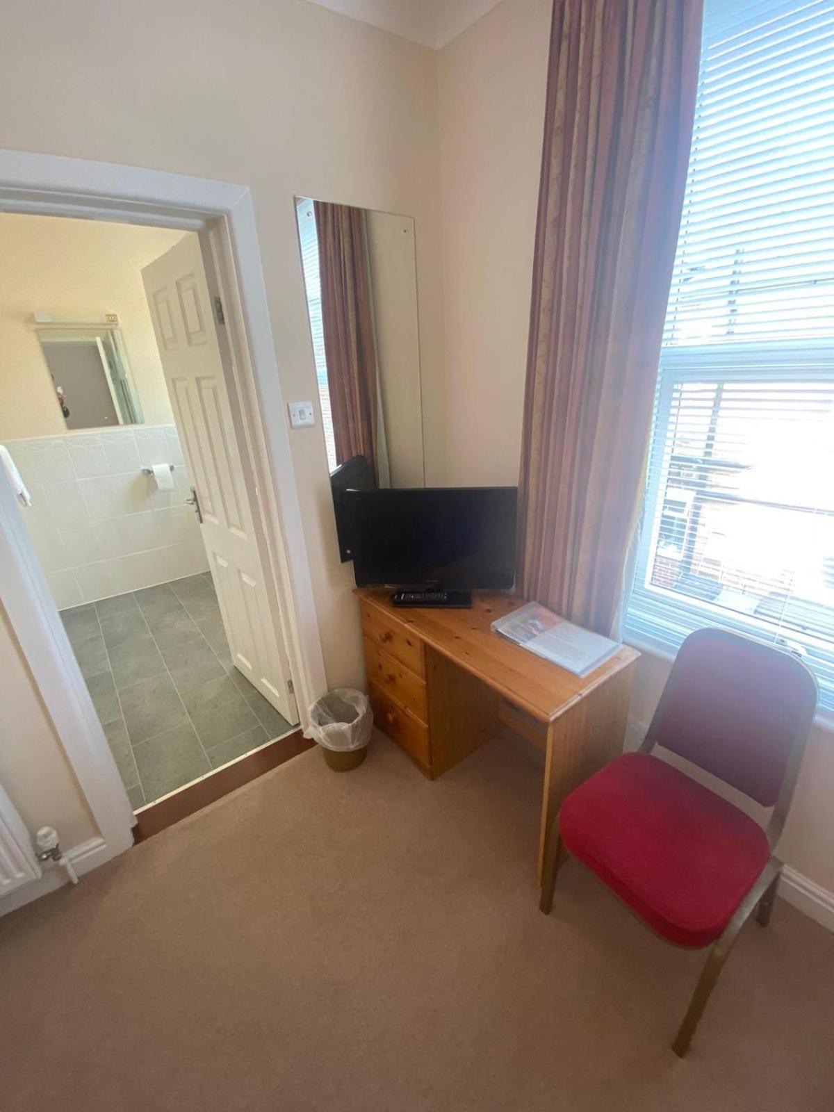 Landguard Lodge Guest House Shipley  部屋 写真