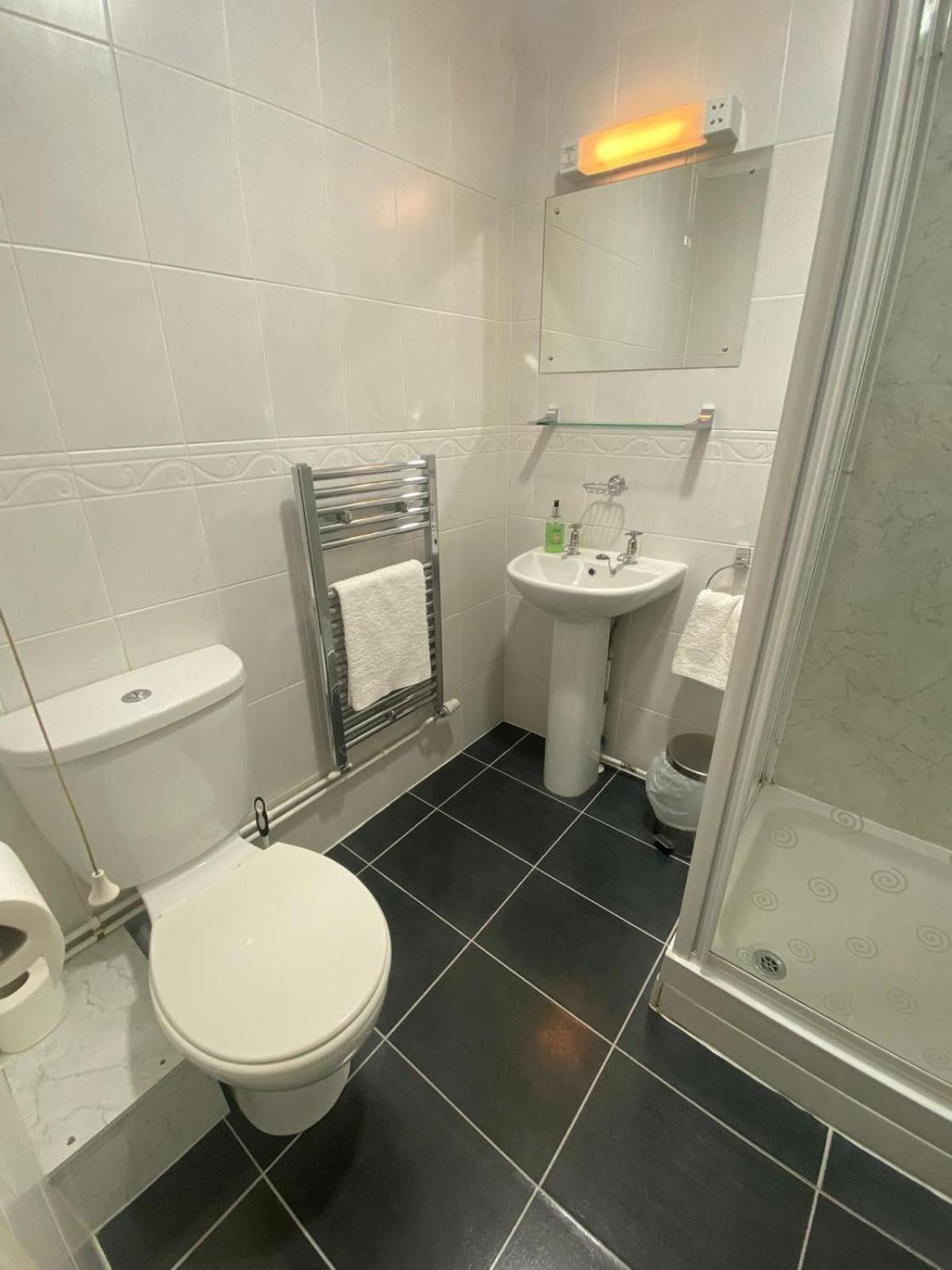 Landguard Lodge Guest House Shipley  部屋 写真